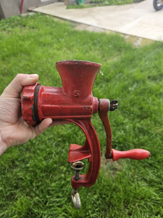 Vand 2 masini de tocat Vlahita si o masina de stors fructe