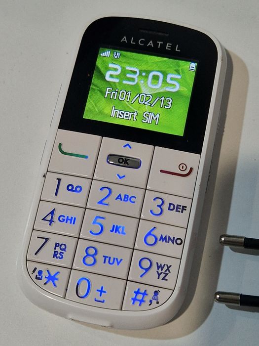 Super telefon cu butoane mari și display generos