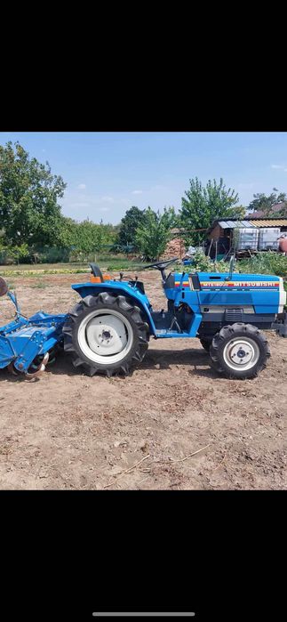 Продавам малък трактор 18 коня