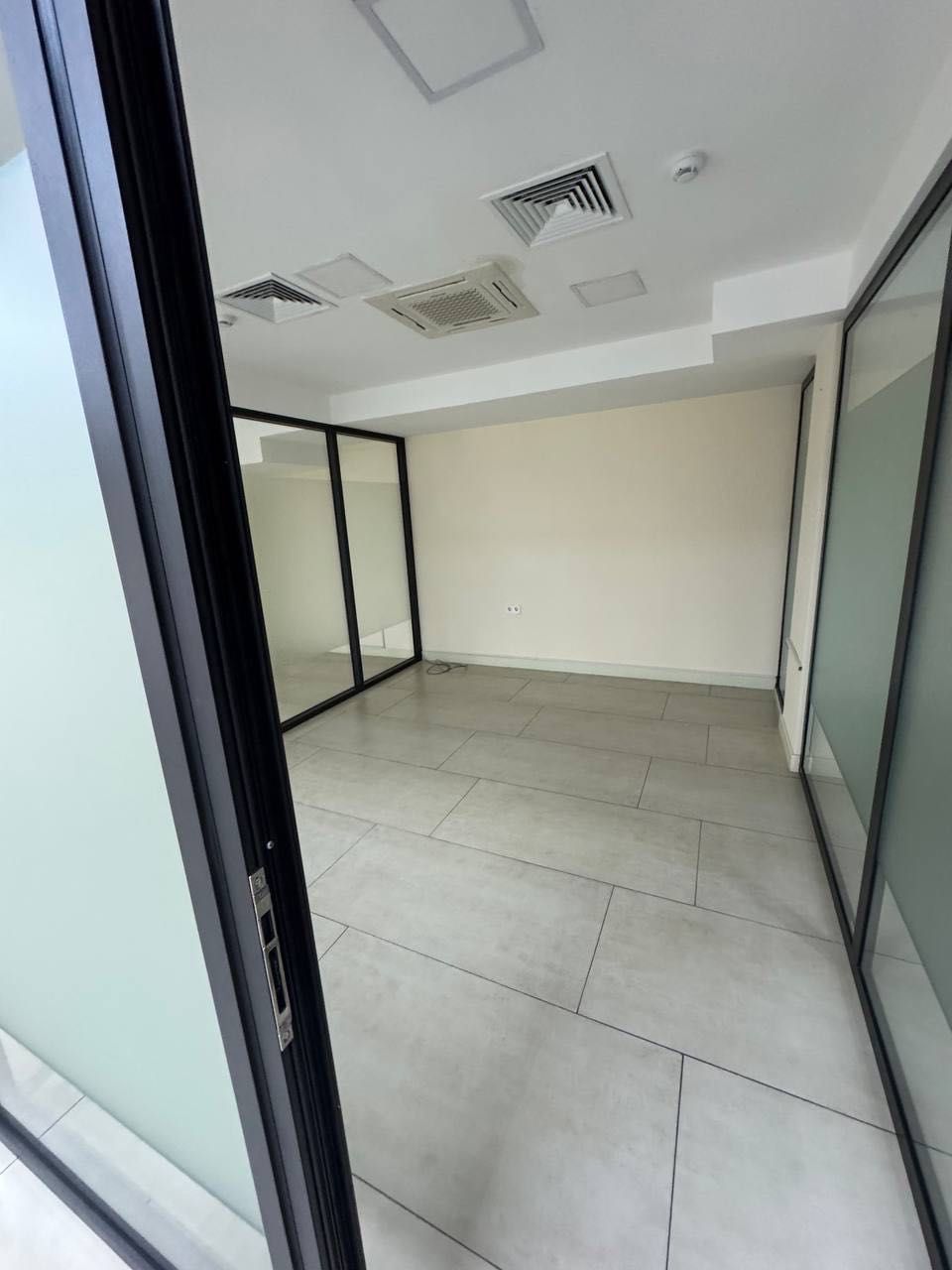Аренда офис метро Айбек
600м2