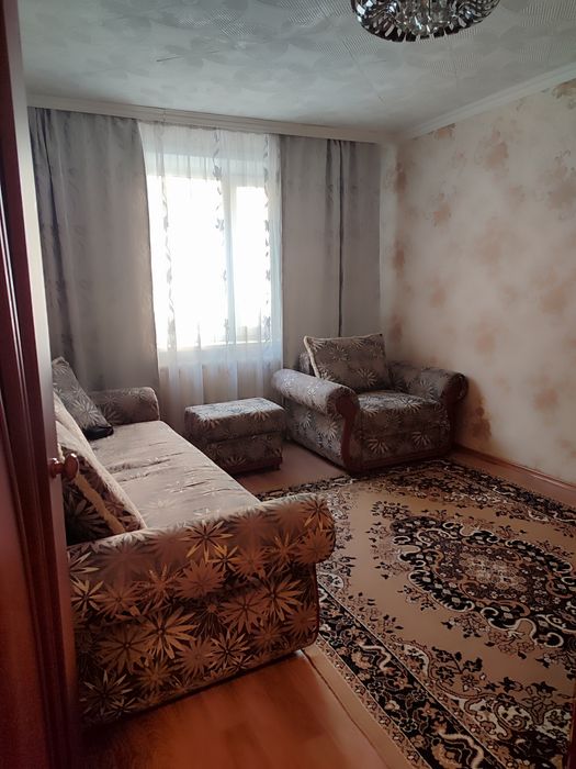 Продается 1 комнатная квартира 34 квадратных метров. Кухня 9,8 квадрат