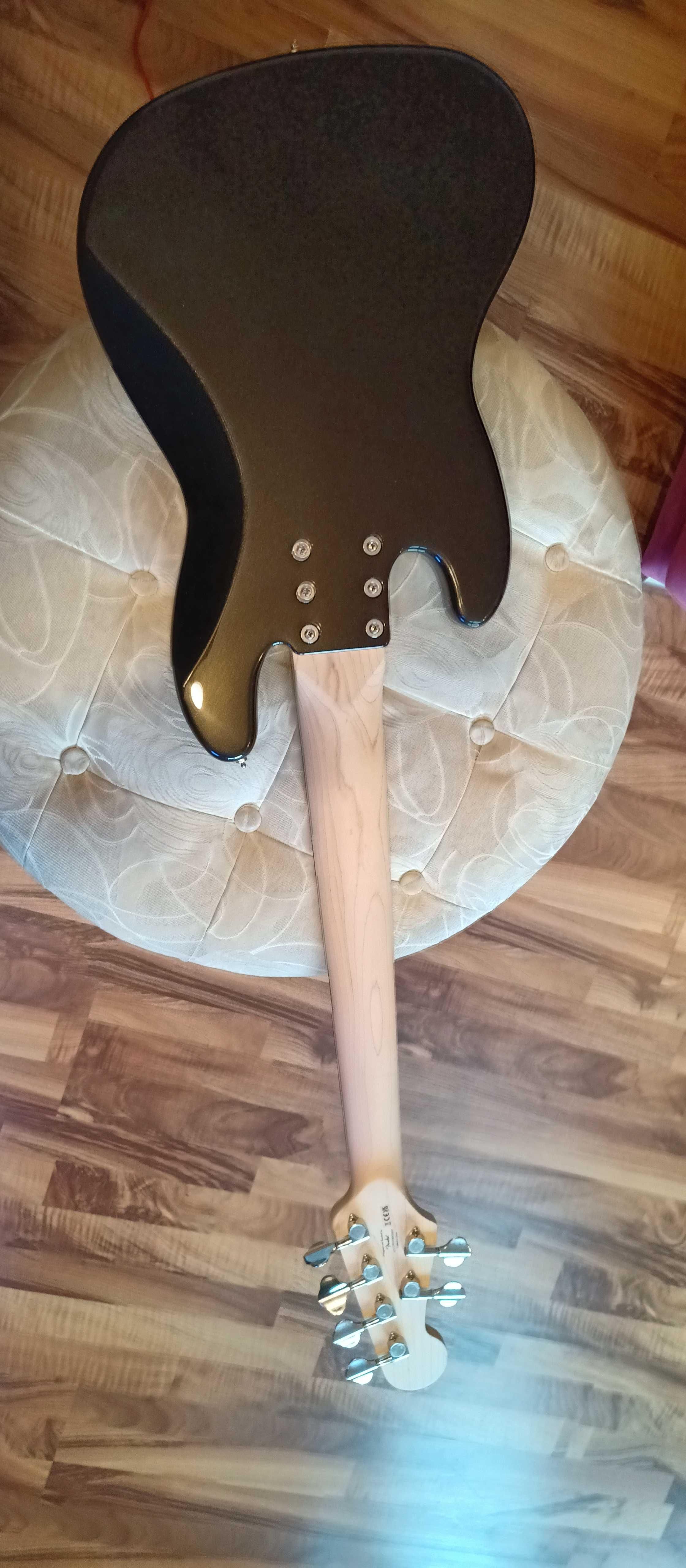 Бас китара 6 труни  Squier affinity series 6-string jazz bass