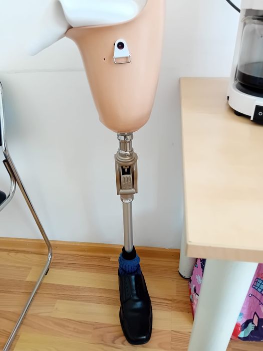 Proteza de coapsa modulara noua, articulatie  hidraulica, nefolosita