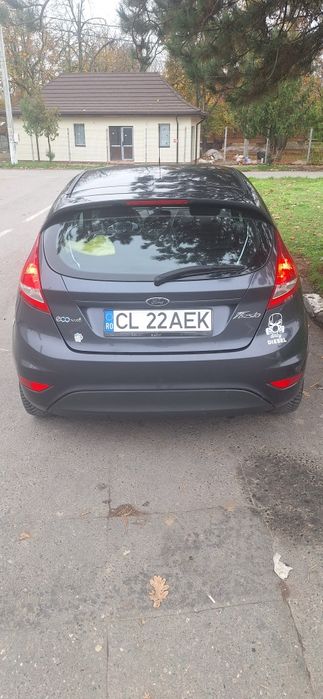 Vând Ford fiesta