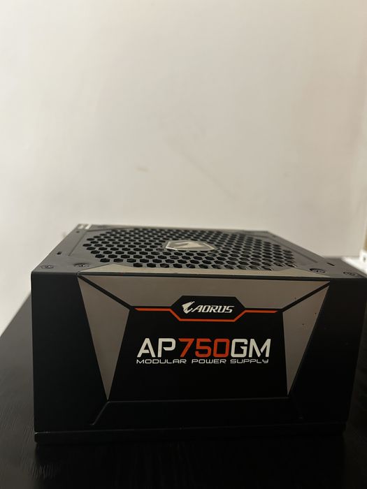 sursa AORUS P750W modulara