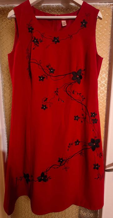 Вечерна рокля с бродерия