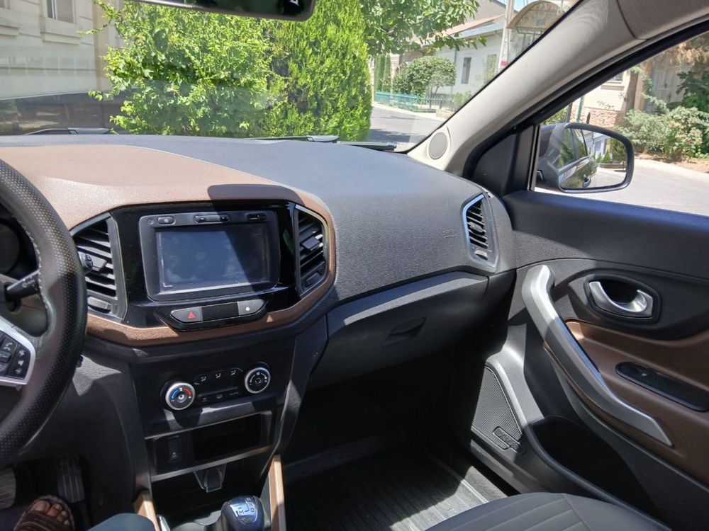 Lada Xrey supper avtomat karobka  2019 toza moshina stochna sotladi