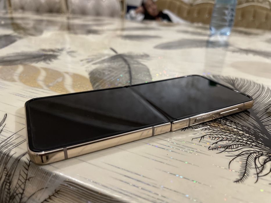 Vand sau schimb Z Flip 4 128GB