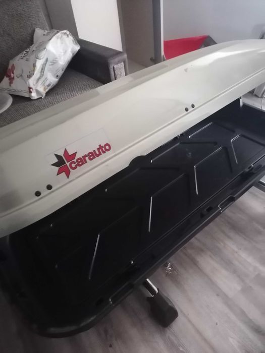 Portbagaj auto în perfectă stare