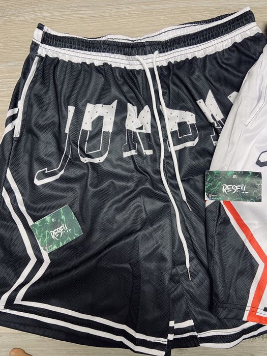 Pantaloni scurti Jordan [L si XL] noi