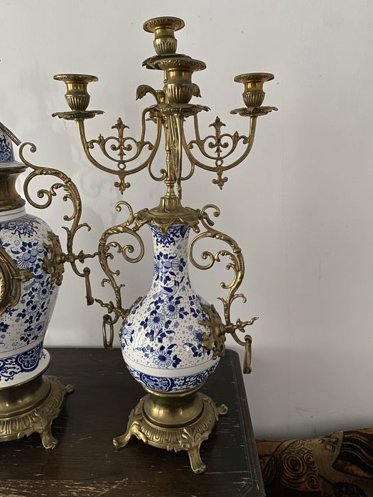 Античен колекционерски часовник с комплект свещници