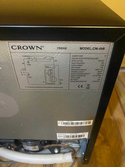 Crown Mini хладилник CM-49B – 49L, използван