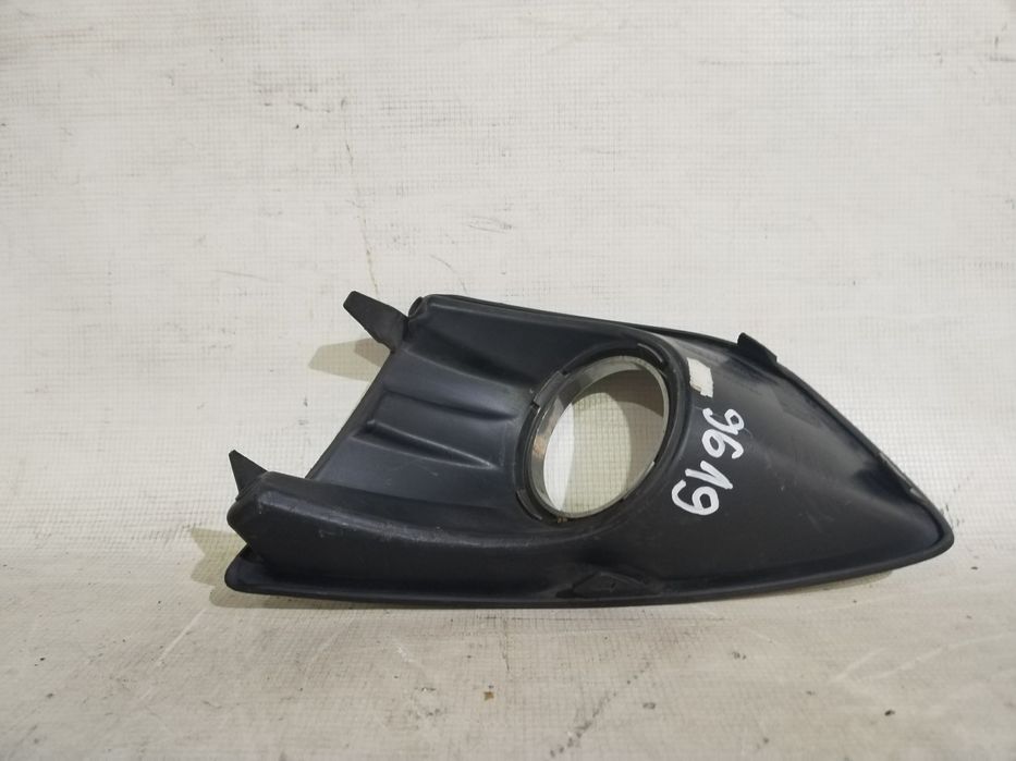 Grila proiector dreapta, Ford C-Max, 2010, 2011, 2012, 2013, 2014, cod origine OE AM51-R19952-B.
