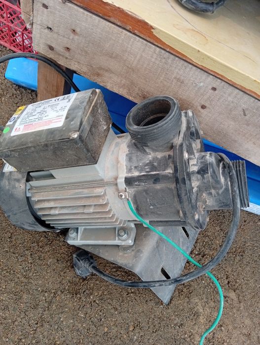 Насос водяной, в отличном состоянии от ванны
