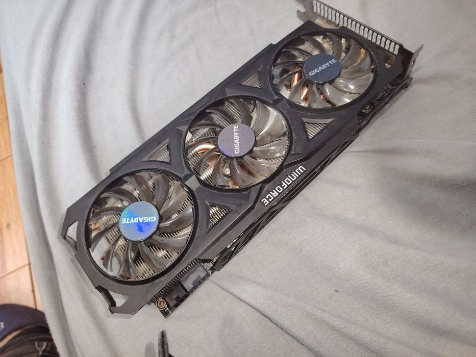 Placa video AMD r280x sau 290 4gb 3xOC