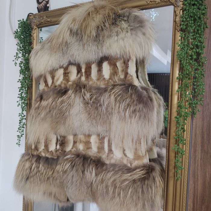 Vând Vesta dama mărimea 38 40