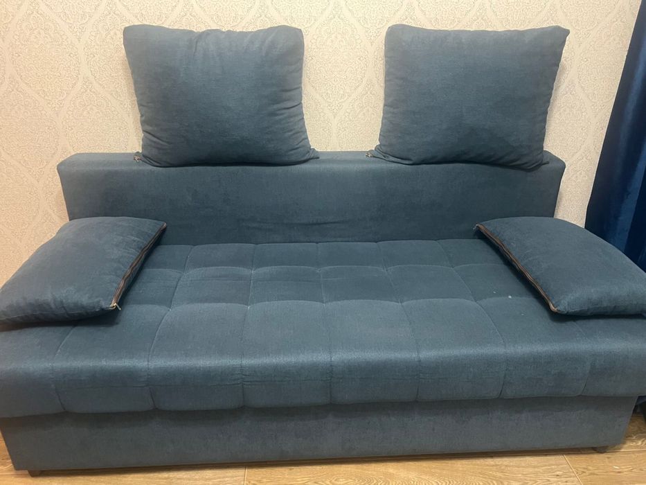 Продам диван синий