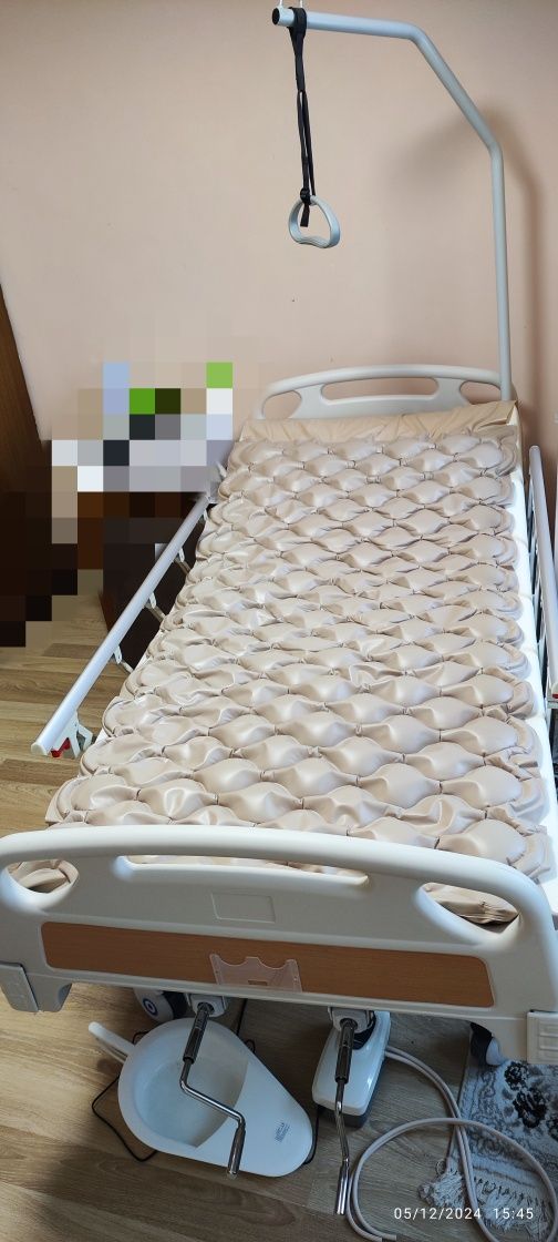 Механично болнично легло с дунапренен матрак и антидекубитален дюшек