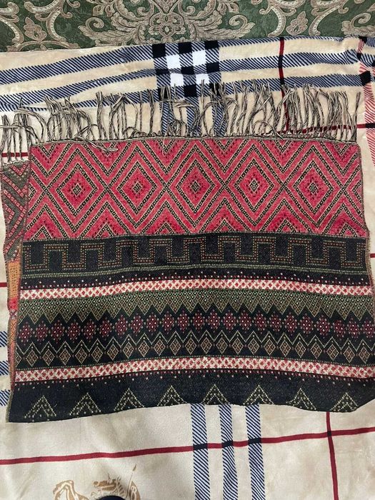 Продам женские палантины.