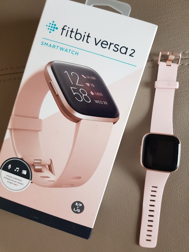 Смарт часовник Fitbit Versa2 със зарядно