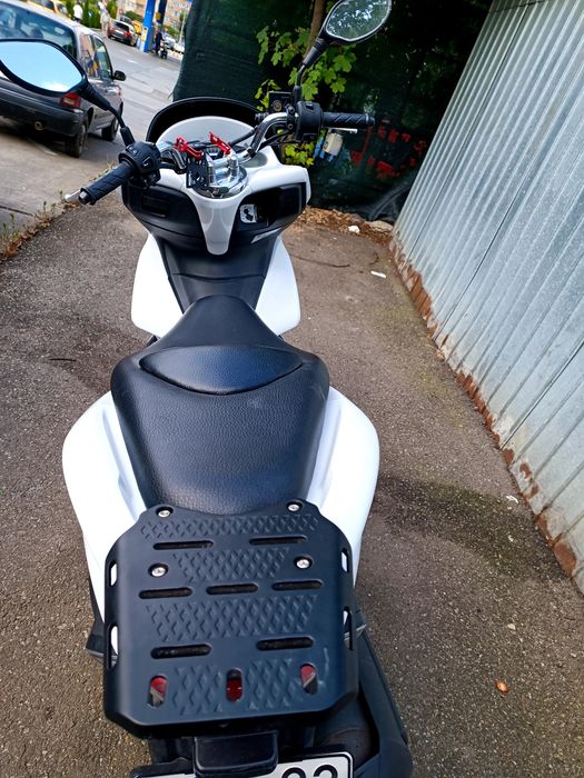 Scooter Honda PCX 125cm - 2 locuri , Top Case , 9 kw , categoria A, B