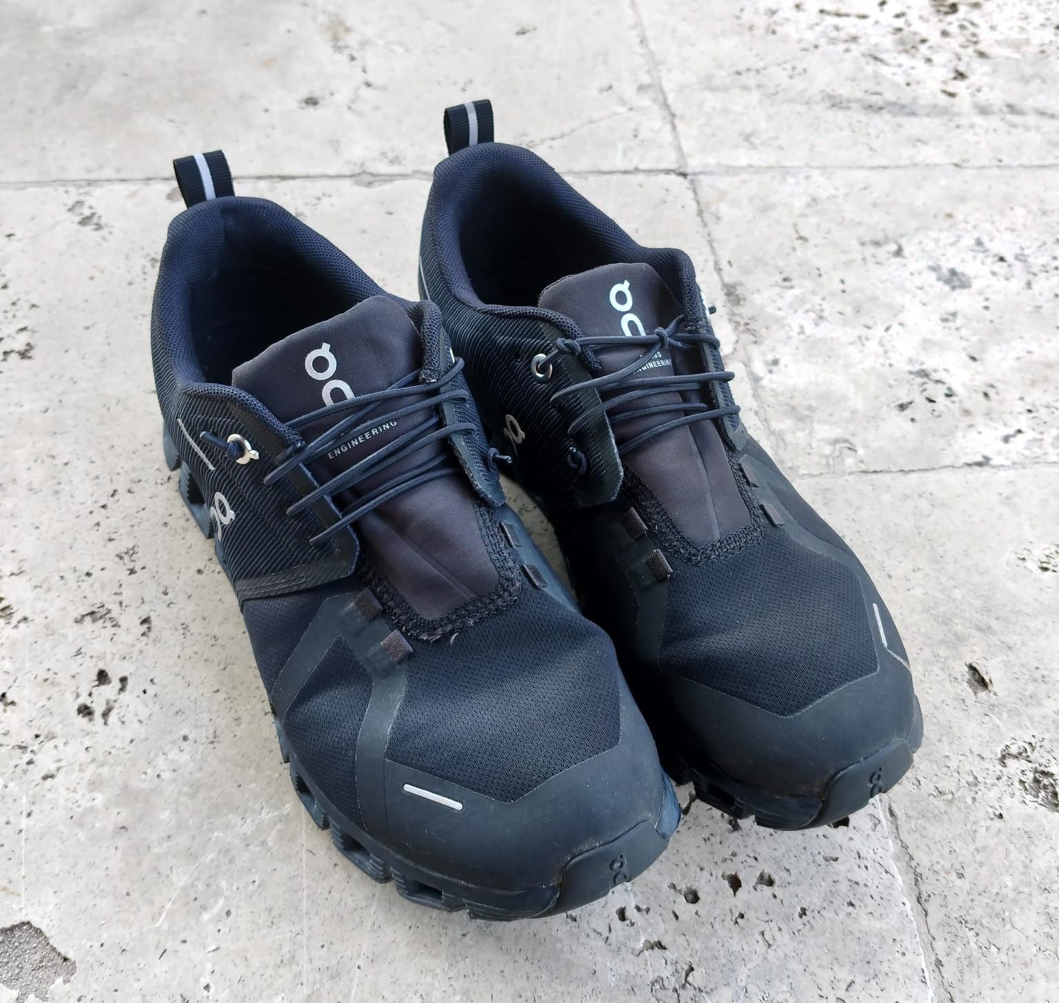 Adidasi On de marime 40