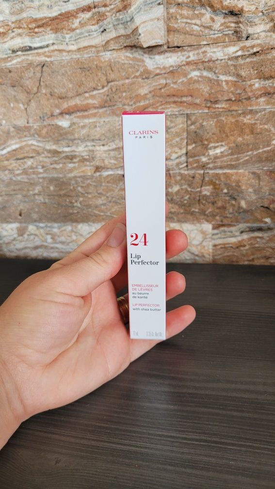 Clarins Lip Perfector lip gloss cu sclipici 24 Fuchsia Glow