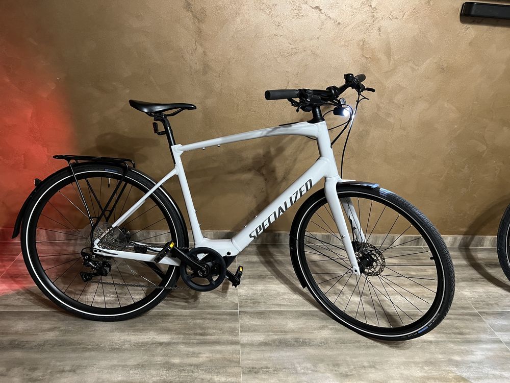 Vând bicicleta electrica specialized vado