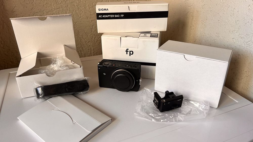 Sigma FP senzor full-frame BSI Bayer CMOS de 24.6MP