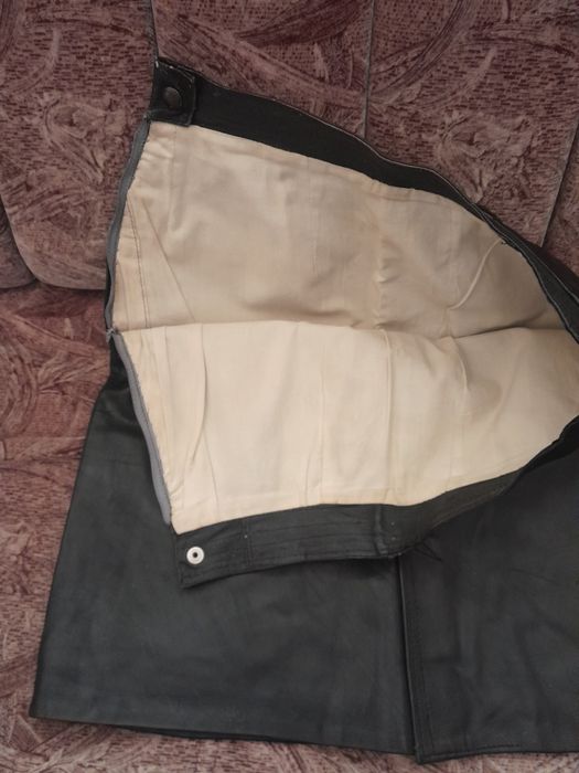 Fustă din piele naturală.