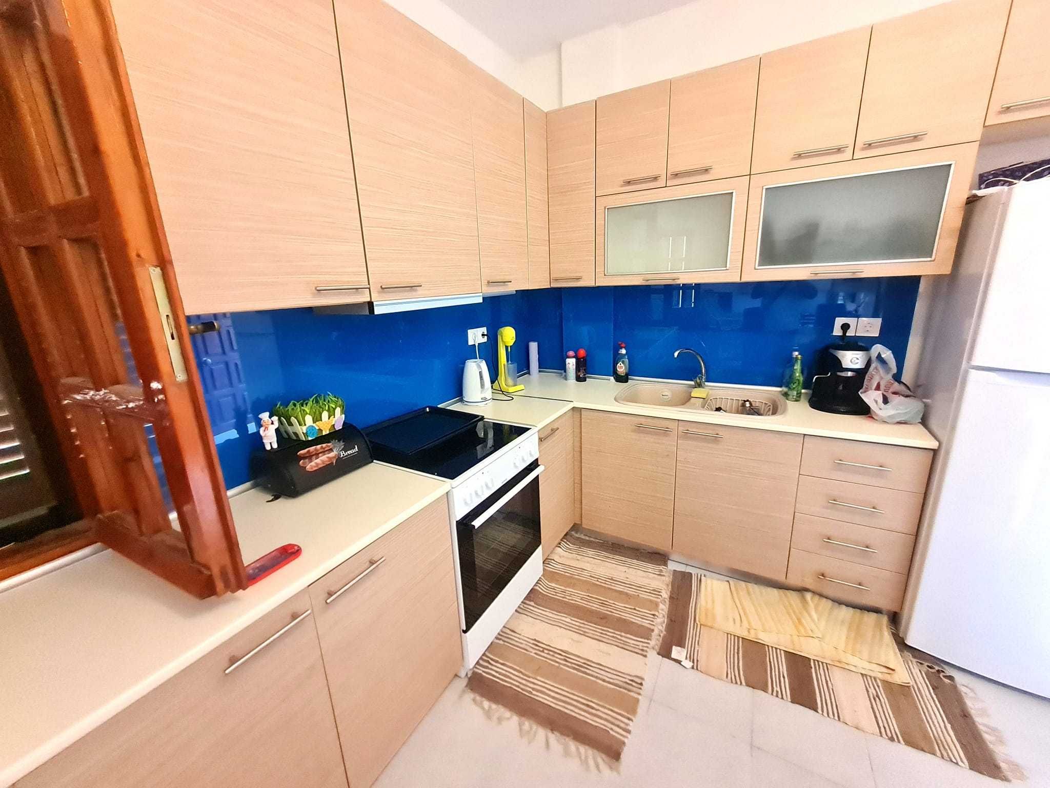 Продава къща с гледка към морето 240м2 двор 580м2 в Аспровалта, Гърция