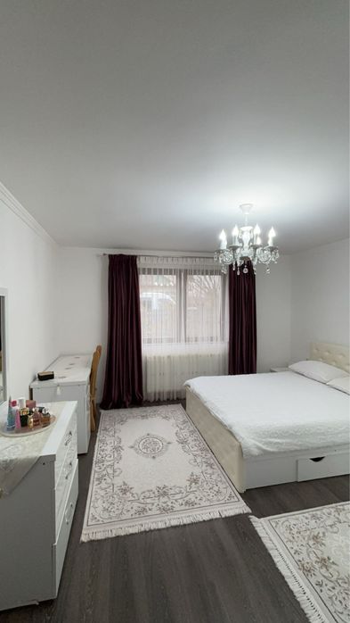 Mobila dormitor completa - pat, noptiere, masa de toaleta si birou