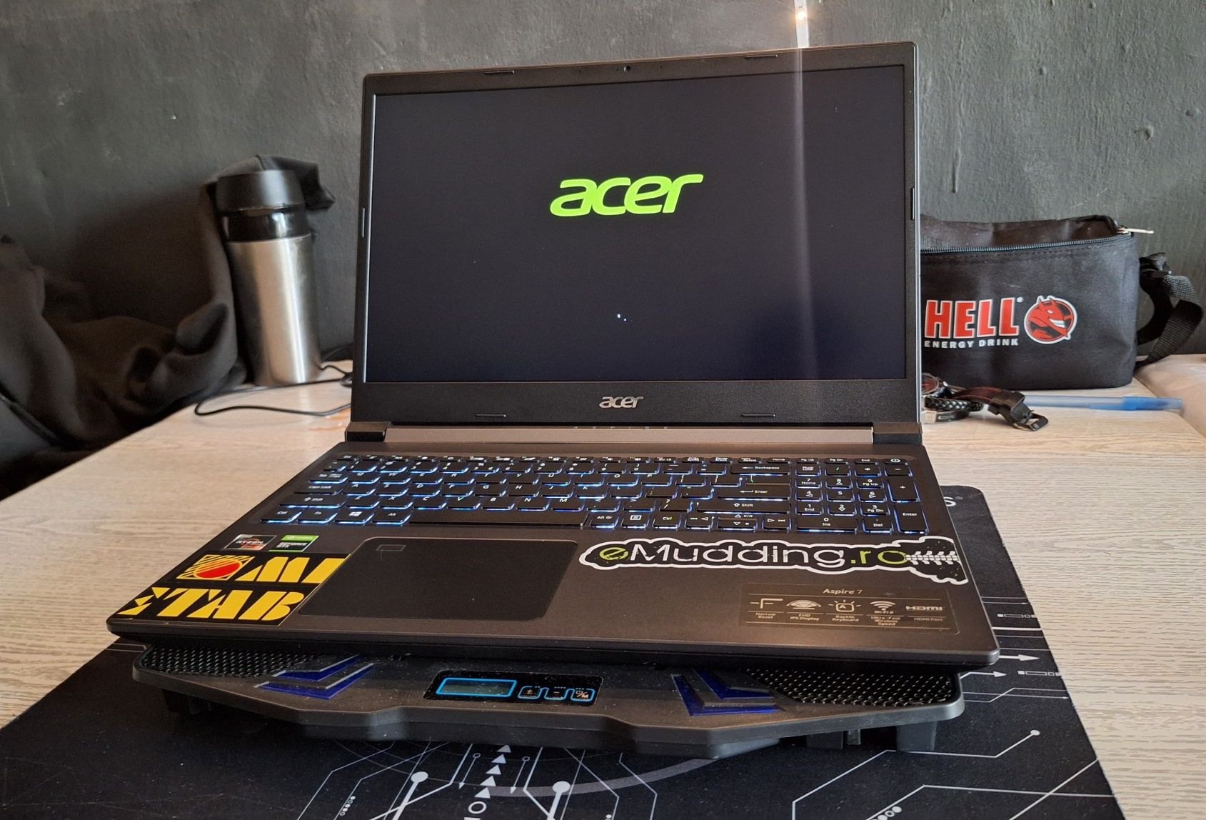 Laptop Gaming Acer Aspire 7 AMD