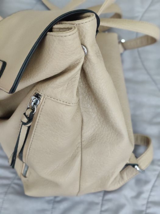 Дамска бежова раница