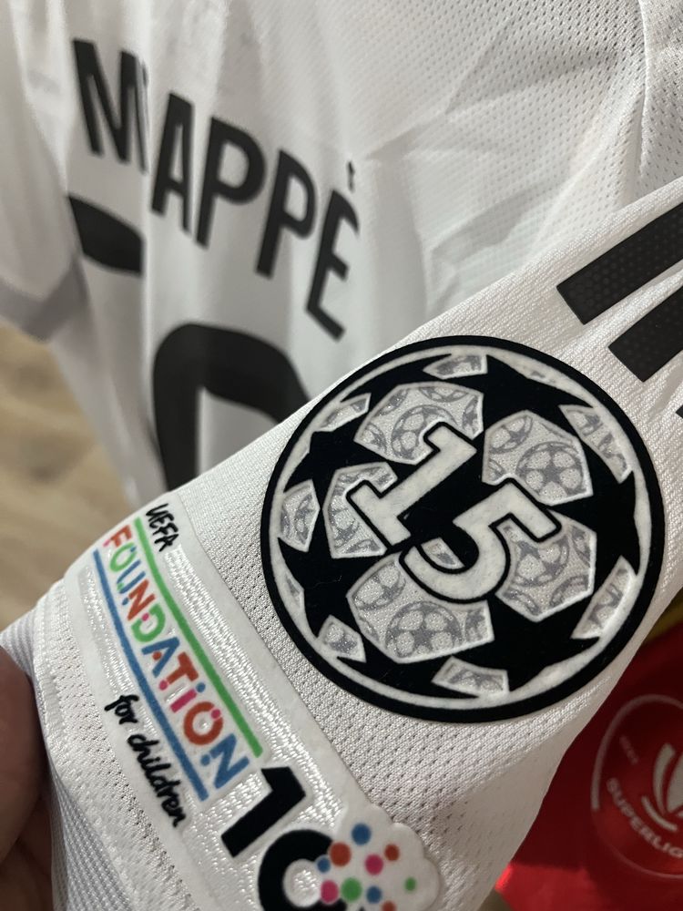 Tricoud e fotbal Adidas Real Madrid home Kylian Mbappe 10 marime M