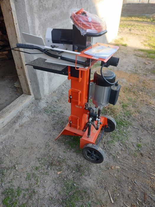 Mașină de despicat lemne