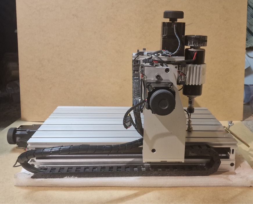 Masina de frezat CNC