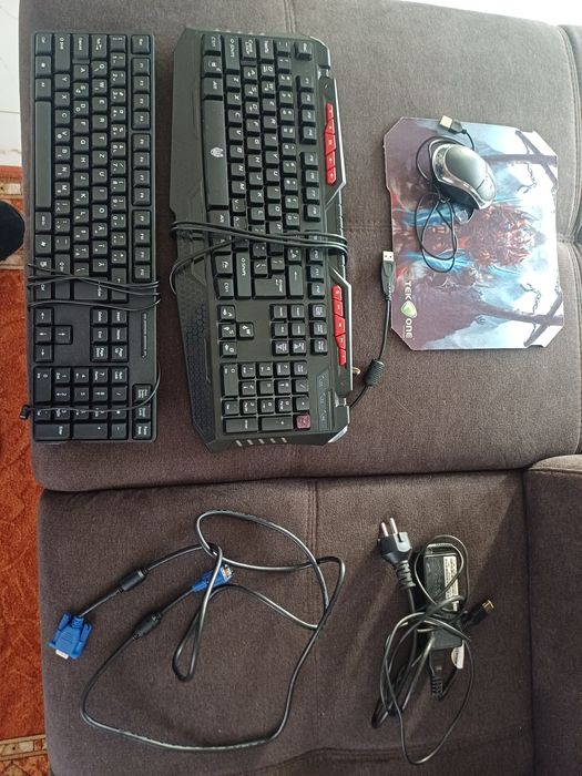 Unitate.  gaming . tastatura si monitor