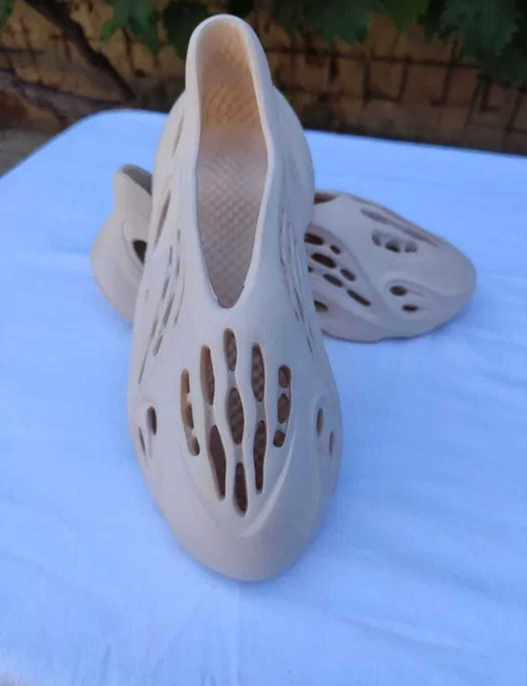 Yzy foam runer crem nr 38