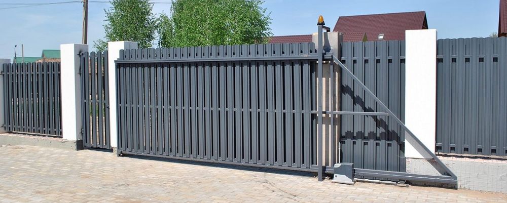 Executam garduie și împrejmuiri terenuri