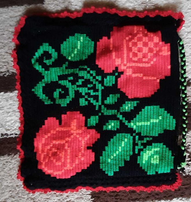 Traista cusuta manual cu mătase