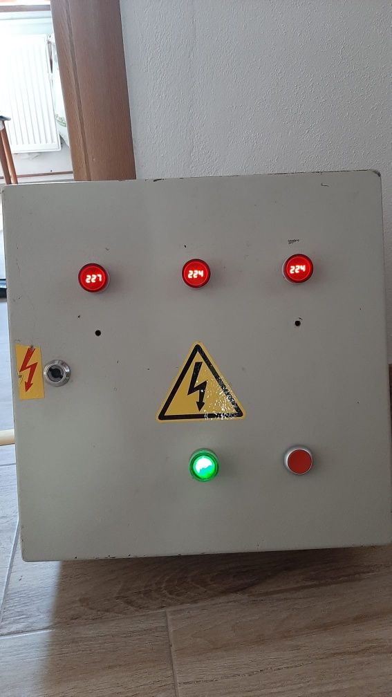 Execut tablouri electrice . Electrician autorizat