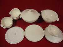 Set de portelan GIEN (Franta), alb (alb-fildes), manere tip scoica