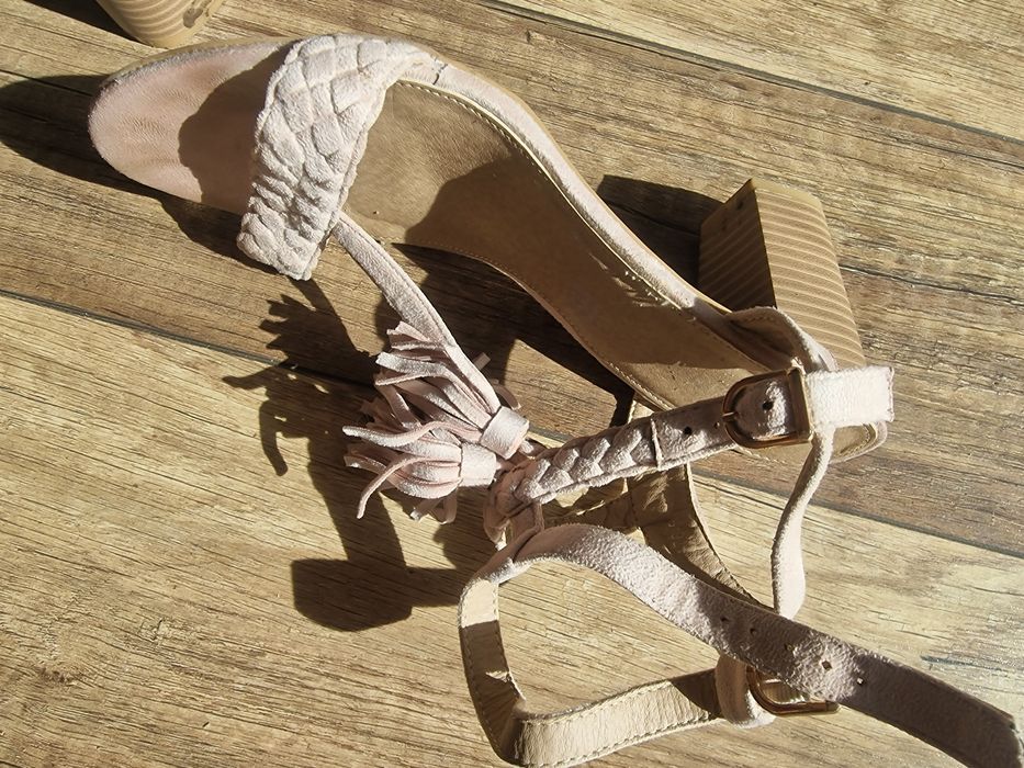 Sandale cu toc inalt gros crem, marimea 39