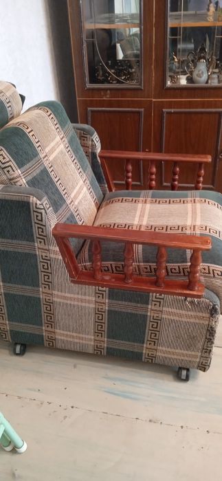 Диван и одно кресло ссср срочно