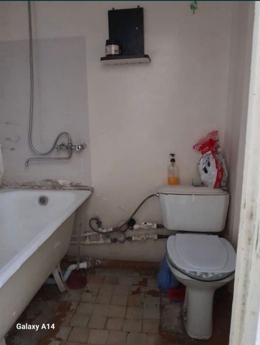 Продажа 1 хона 1 етаж 4 етажл 
Кора камиш 1/1