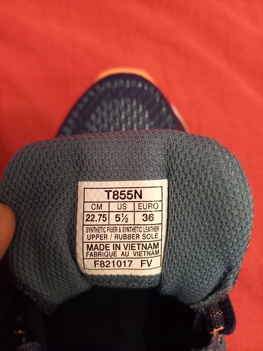 Продавам детски маратонки ASICS