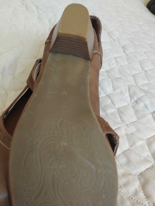 Дамски кожени обувки 37-38 (за по слаб крак)  6 лв.