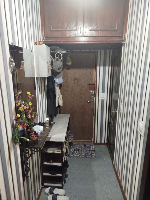 Срочно продам квартиру 2/4/4 рядом с метро