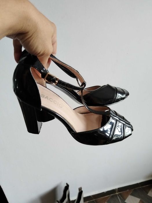 Încălțăminte de damă aproape noi